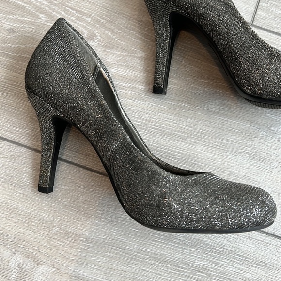 MOOTSIES Tootsies silver glitter pumps size 6 - Picture 4 of 9